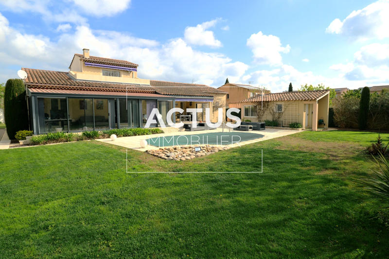 Maison - 196 m² - 7 pièces