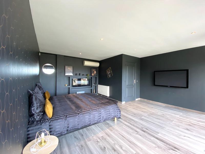 Maison - 225 m² - 8 pièces