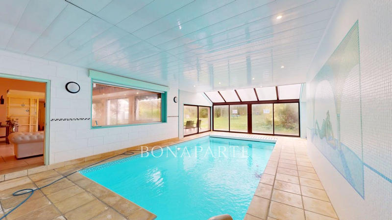 Maison - 367 m² - 16 pièces