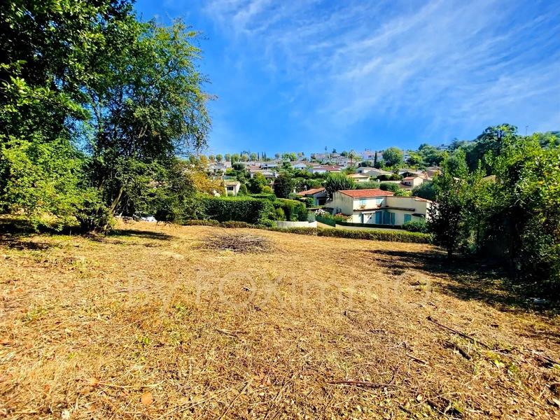 Terrain constructible - 3 124 m²