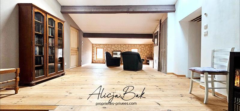 Maison - 255 m² - 12 pièces