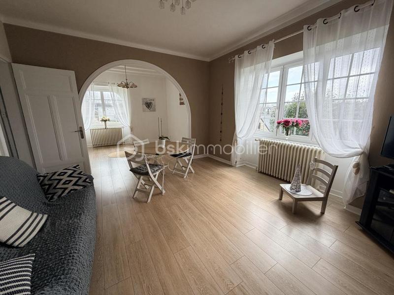 Demeure - 167 m² - 8 pièces