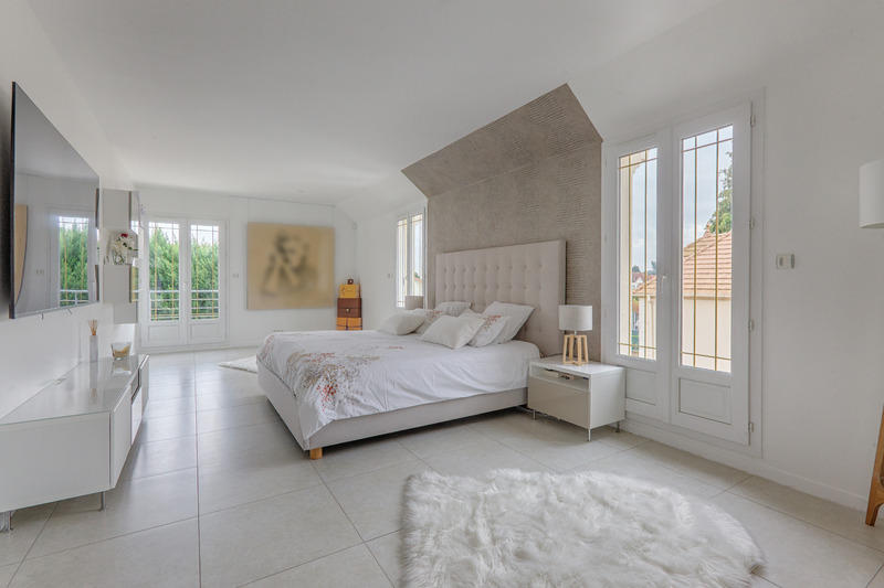 Maison - 240 m² - 7 pièces