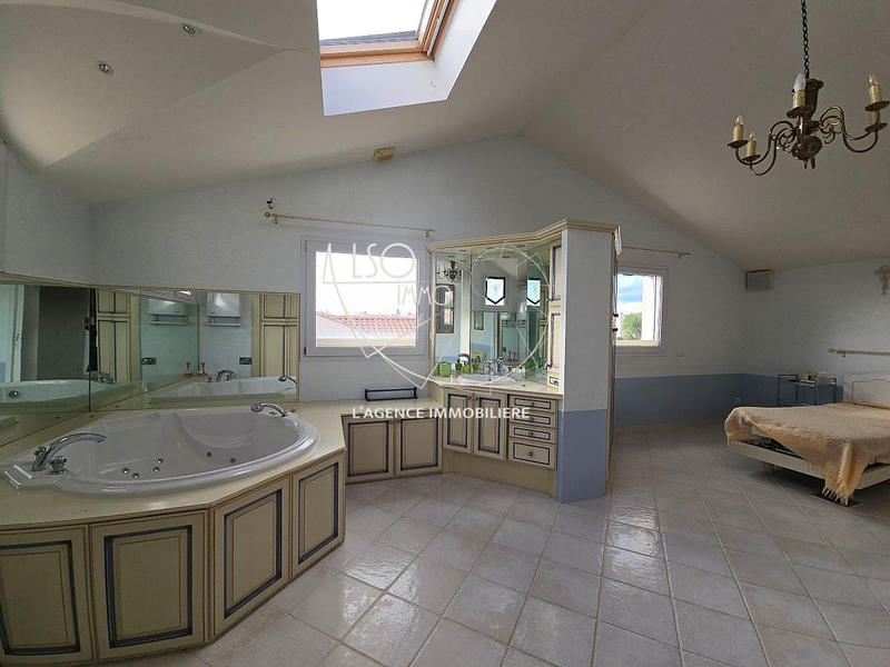 Maison traditionnelle - 190 m² - 6 pièces