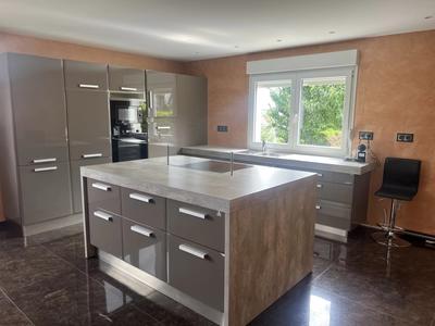 Maison - 266 m² - 7 pièces