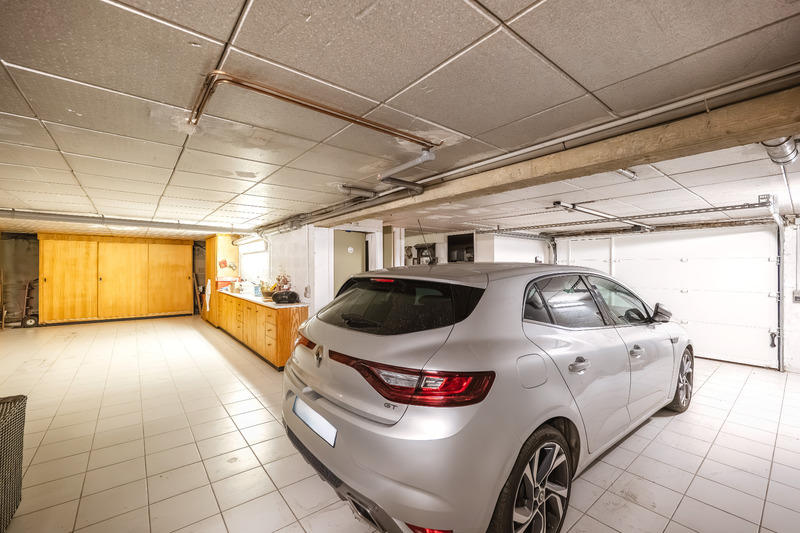 Maison - 250 m² - 8 pièces