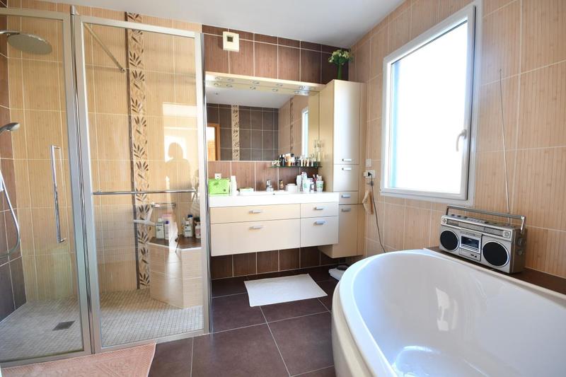 Maison - 215 m² - 2 pièces