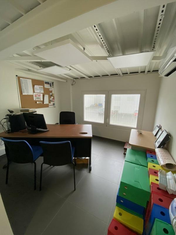 Local d'activité / Entrepôt - 1 250 m²