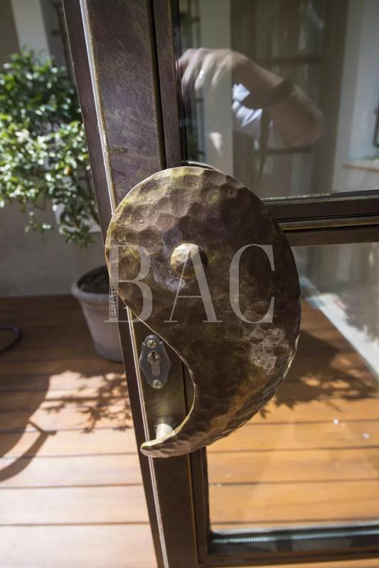 Villa - 402 m² - 12 pièces