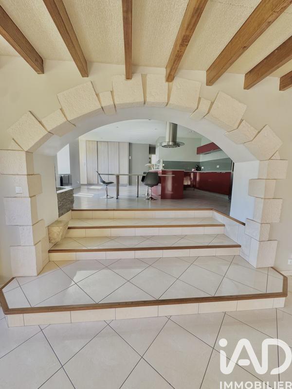 Maison - 240 m² - 8 pièces