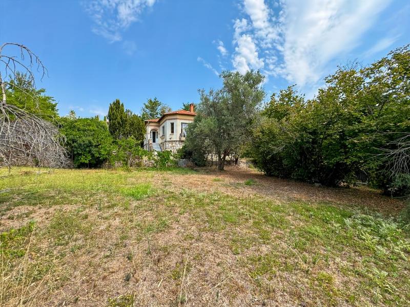 Maison - 250 m² - 7 pièces