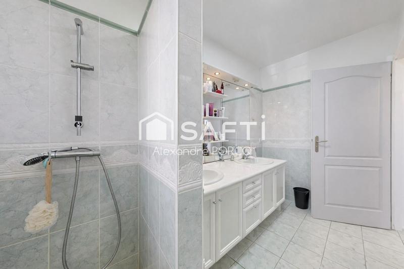 Maison - 188 m² - 8 pièces