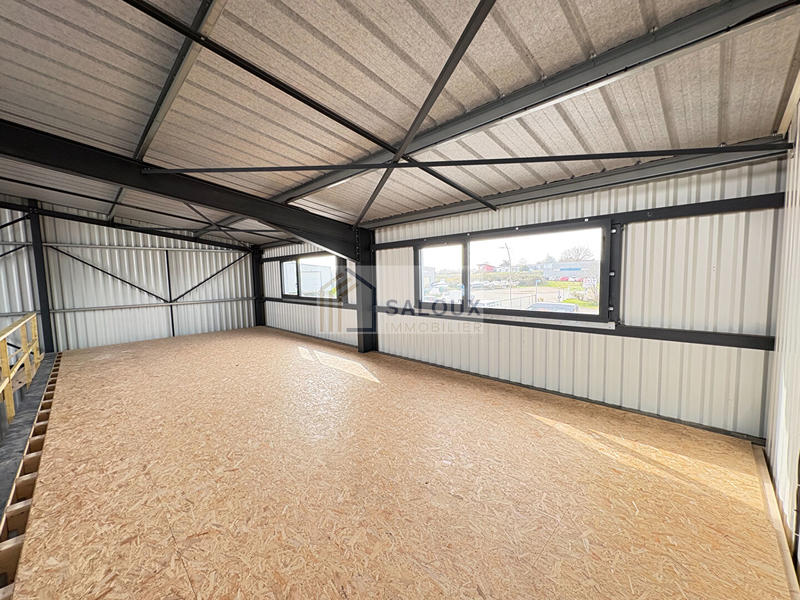 Local d'activité / Entrepôt - 232 m²