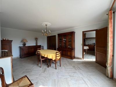 Maison - 233 m² - 7 pièces