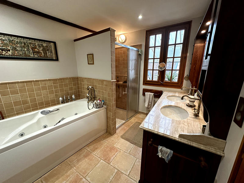 Maison - 271 m² - 7 pièces