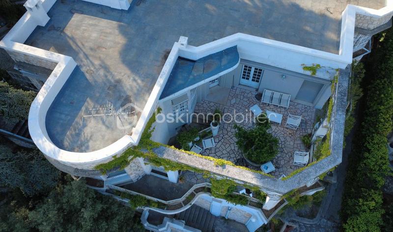 Demeure - 245 m² - 7 pièces