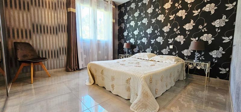 Maison - 181 m² - 7 pièces