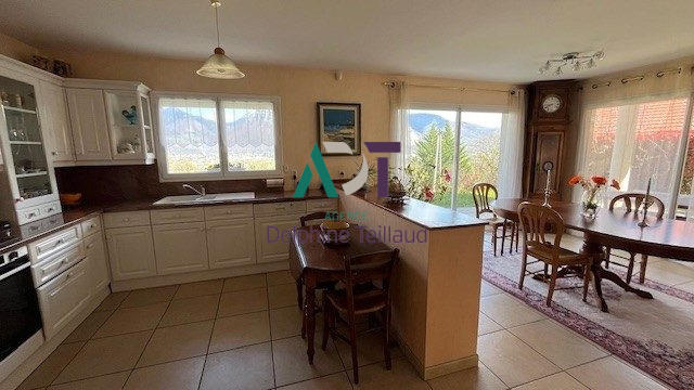 Maison - 140 m² - 6 pièces