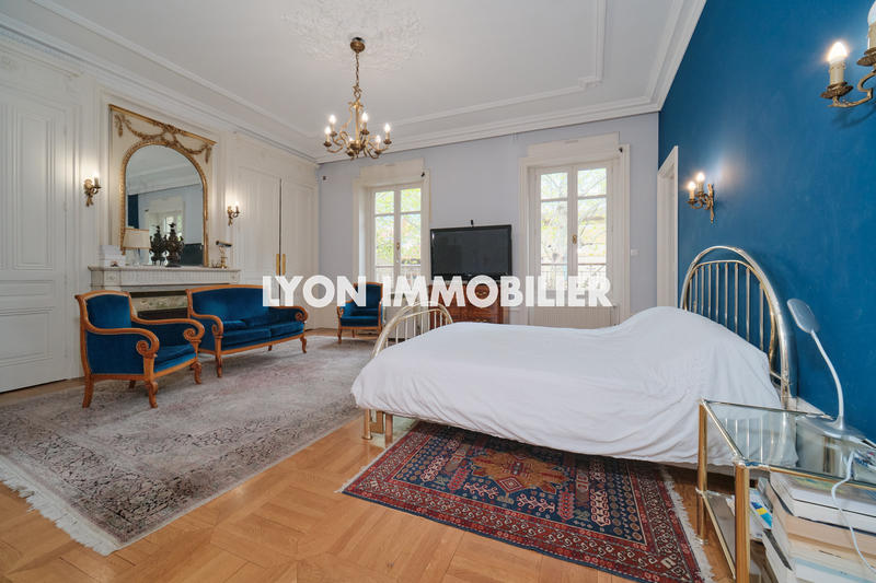 Propriété - 541 m² - 12 pièces