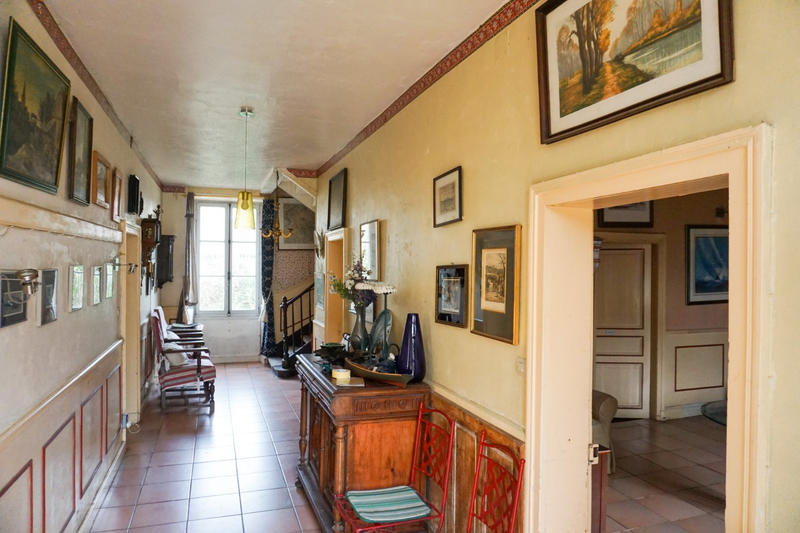 Maison - 330 m² - 9 pièces