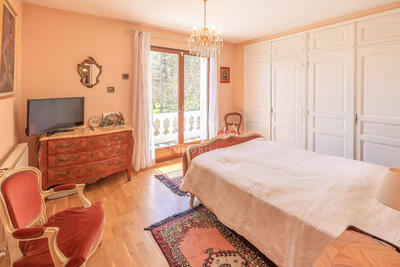 Maison - 170 m² - 8 pièces