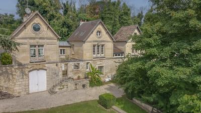 Maison - 430 m² - 11 pièces