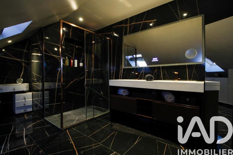 Maison - 434 m² - 9 pièces