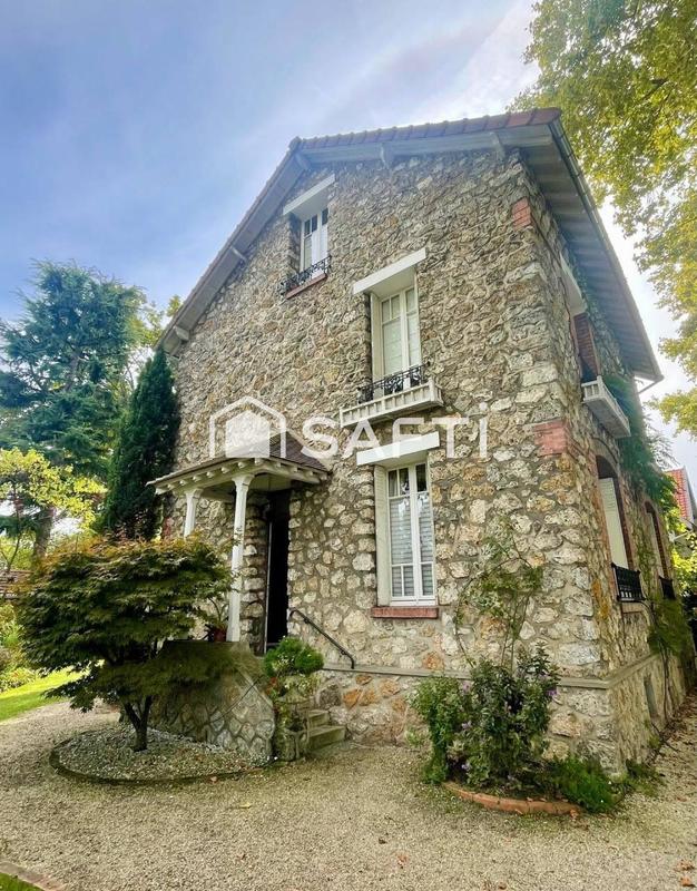 Maison - 220 m² - 6 pièces