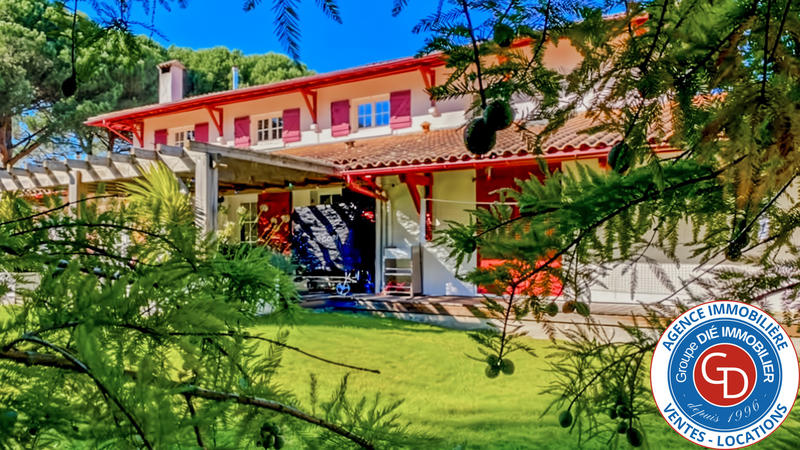 Maison - 207 m² - 8 pièces