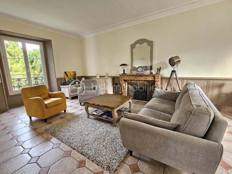 Demeure - 180 m² - 9 pièces