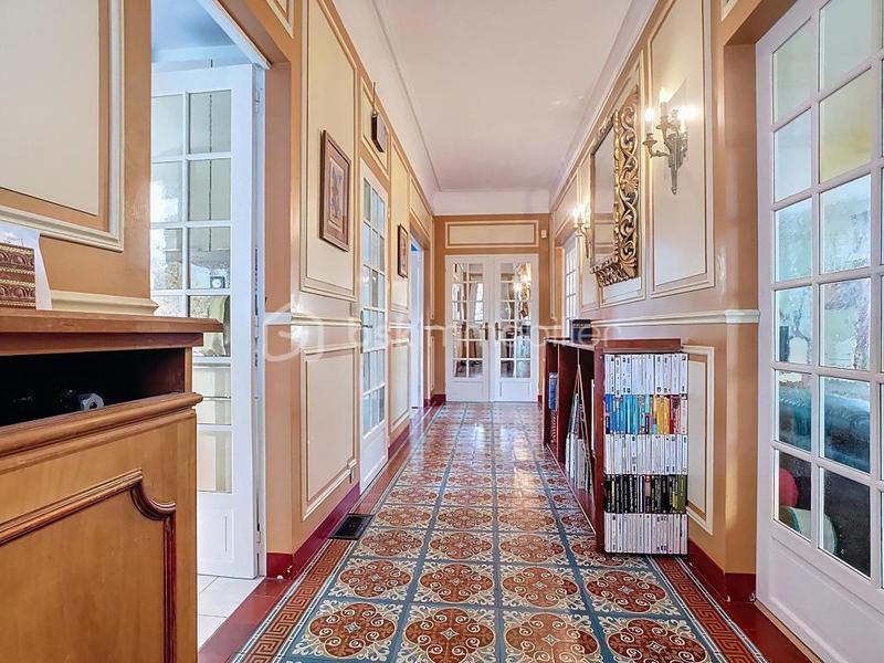 Maison - 250 m² - 7 pièces