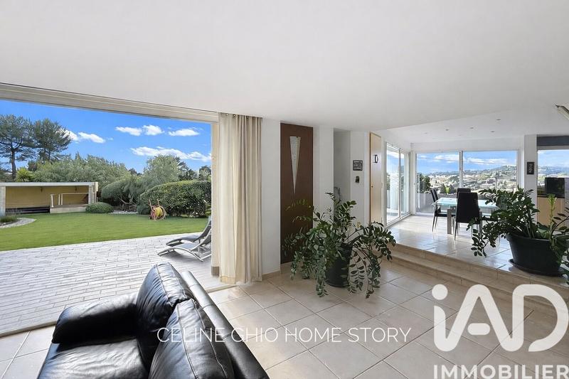 Maison - 232 m² - 7 pièces