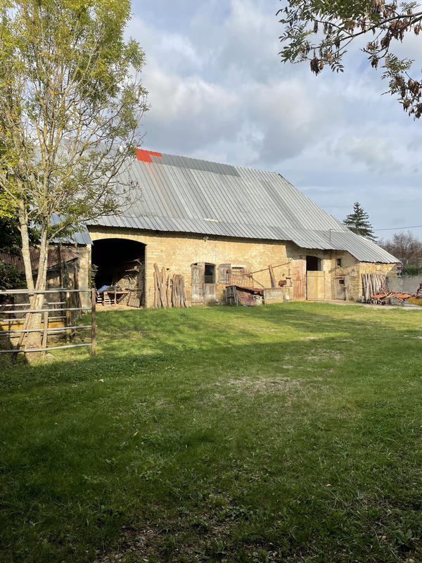 Maison - 870 m² - 3 pièces