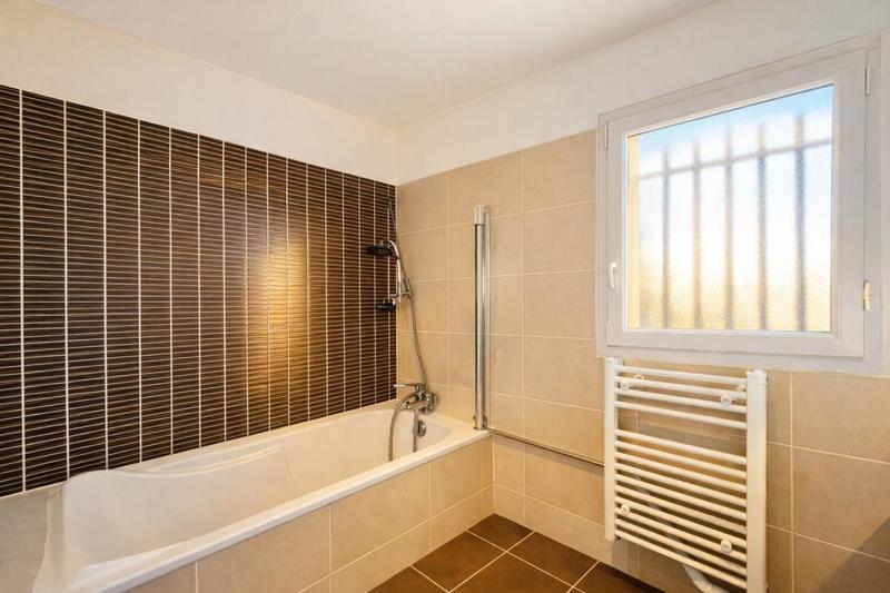 Maison traditionnelle - 93 m² - 5 pièces