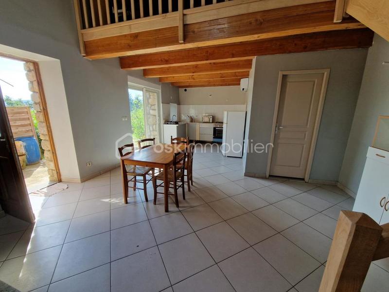Maison - 214 m² - 8 pièces
