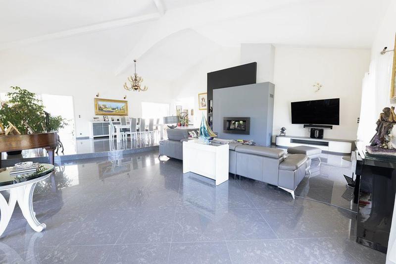 Demeure - 397 m² - 8 pièces