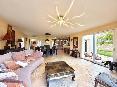 Maison - 230 m² - 6 pièces