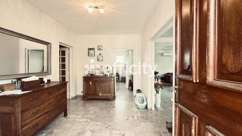 Maison - 215 m² - 7 pièces