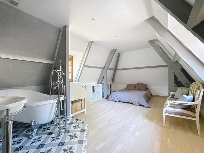 Maison - 238 m² - 9 pièces