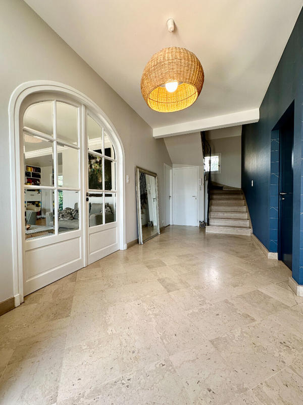 Maison - 200 m² - 8 pièces