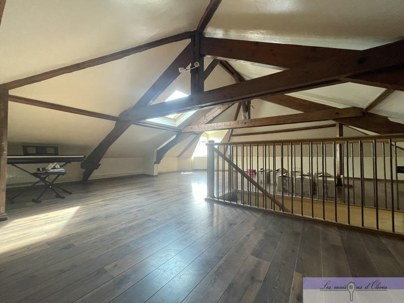 Maison - 258 m² - 9 pièces