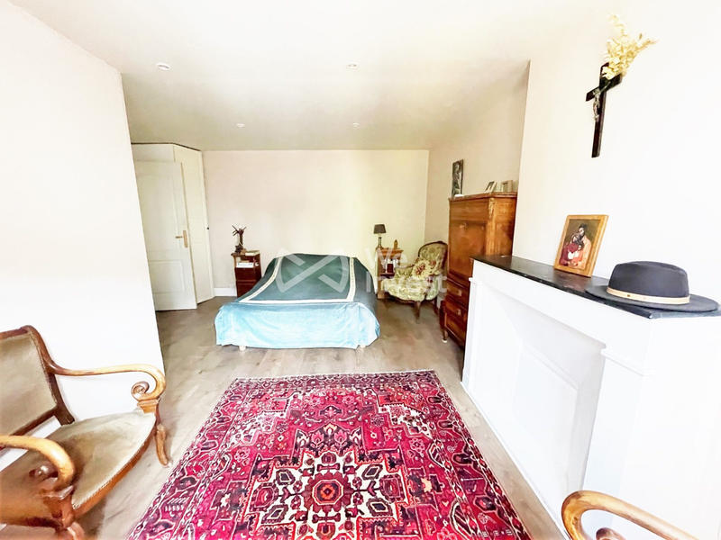 Maison ancienne - 210 m² - 11 pièces