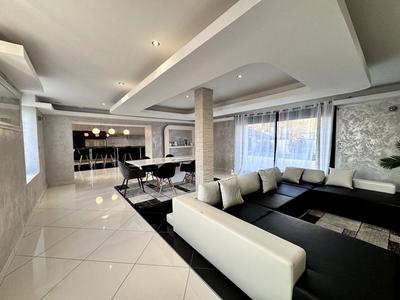 Maison - 301 m² - 9 pièces