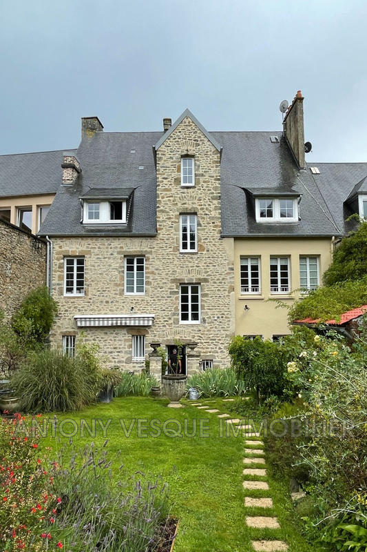 Maison - 315 m² - 6 pièces