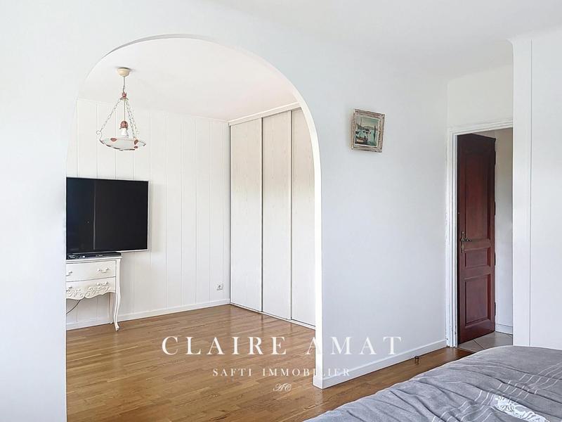 Maison - 230 m² - 7 pièces