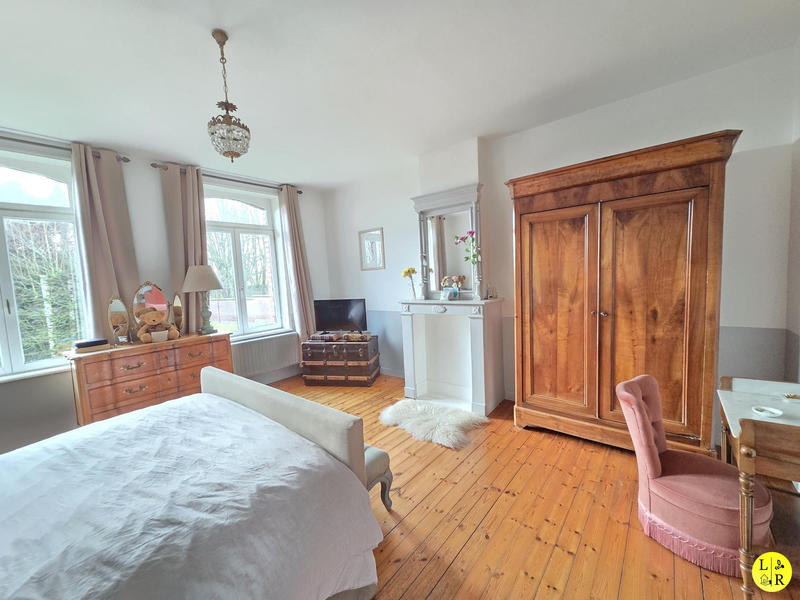 Maison - 327 m² - 10 pièces