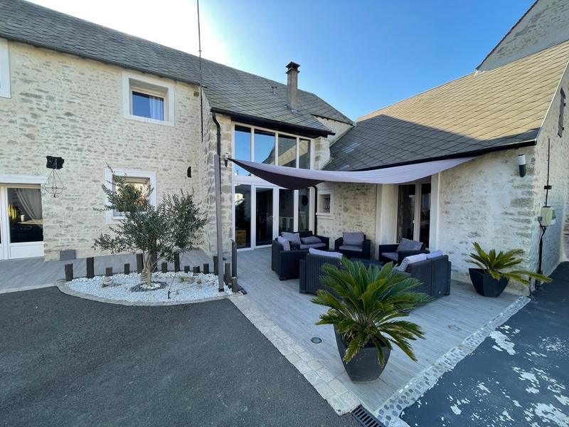 Maison - 216 m² - 5 pièces