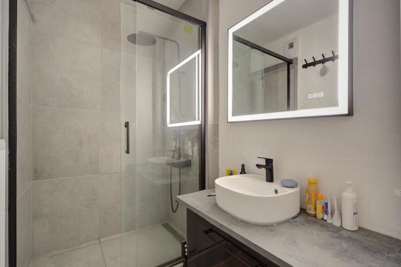 Appartement - 93 m² - 5 pièces