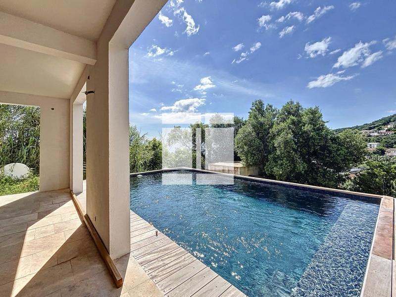 Villa - 200 m² - 9 pièces