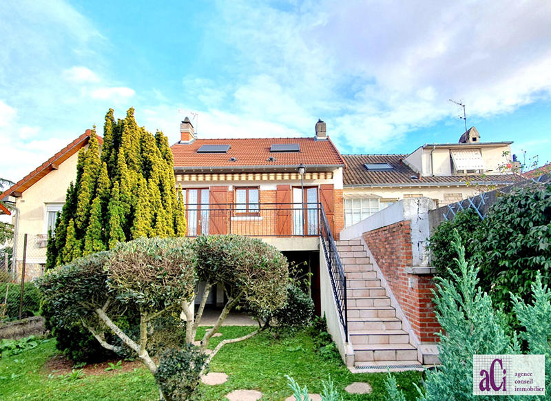 Maison - 90 m² - 5 pièces